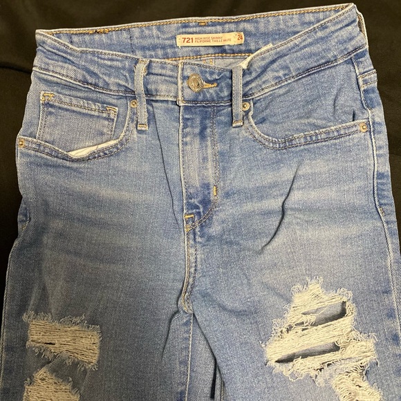 Women’s Levi’s jeans - like new! - Picture 1 of 3